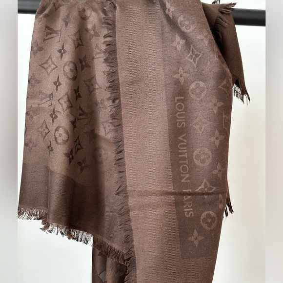 Louis Vuitton Châle Monogram silk scarf Chocolate Brown - Picture 1 of 7